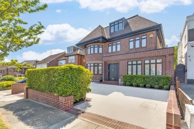 Property photo 1 of 18 External View
