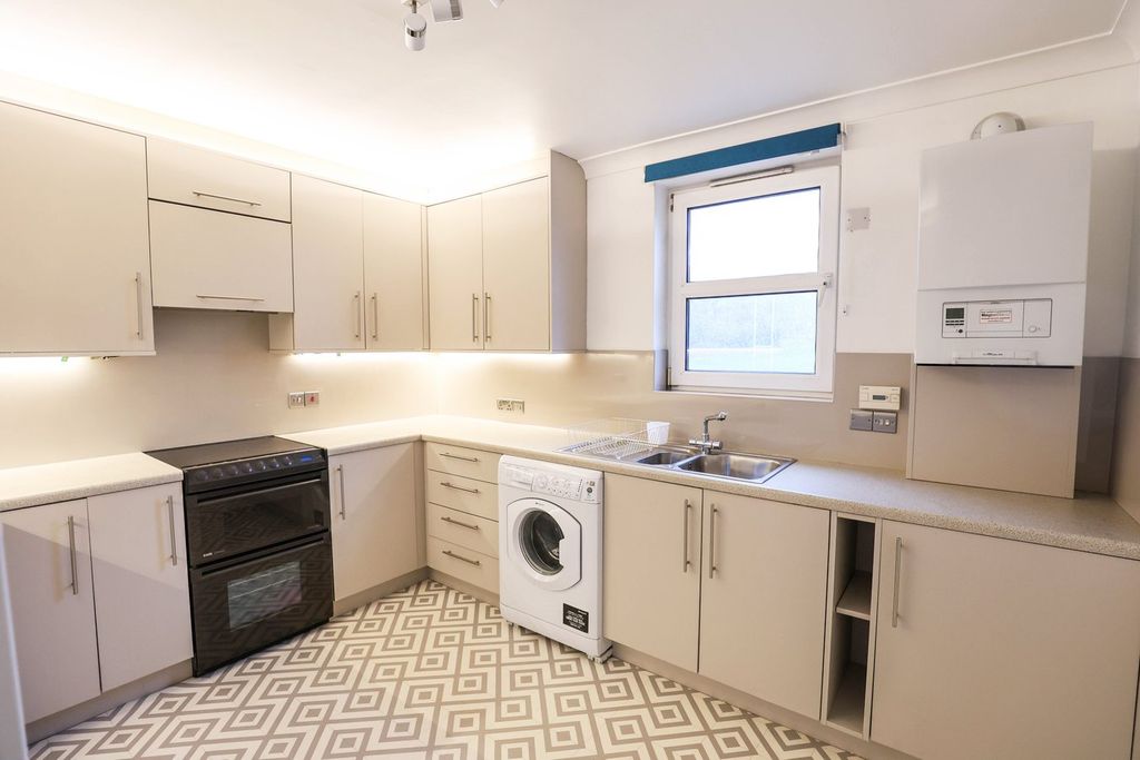 Property photo 3 of 16 Kitchen