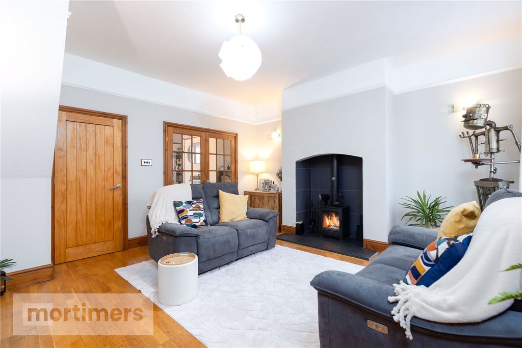 Property photo 2 of 22 Sitting Room