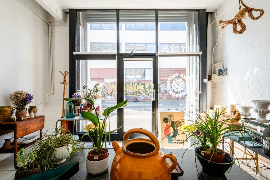 Property photo 1 of 14 Hoxton St 12-18 Gf - 13.Jpg