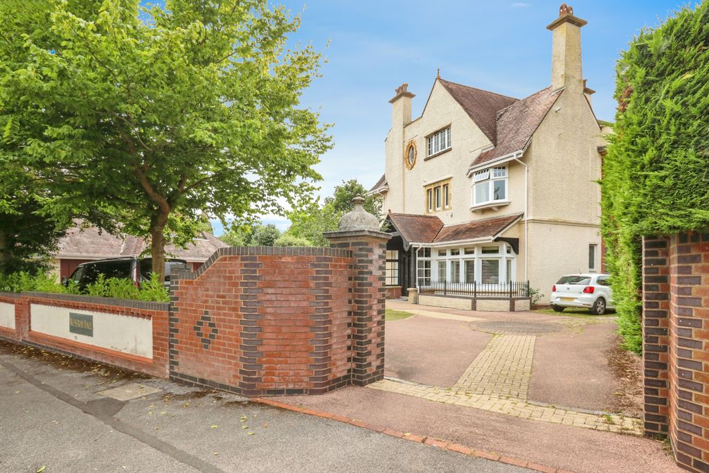 Property photo 1 of 17 Photography