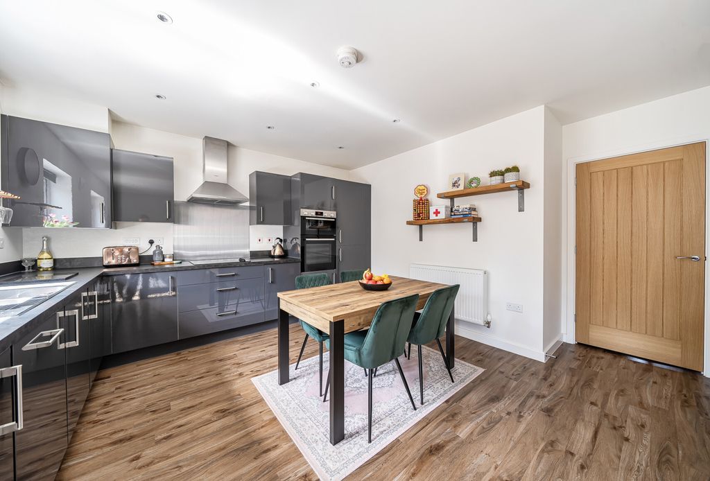 Property photo 3 of 15 1441918-9-69Ef95A...