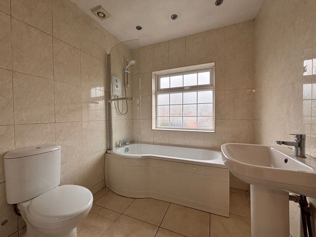 Property photo 1 of 12 Bathroom