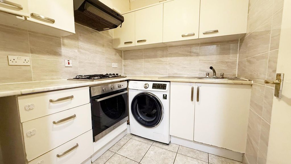 Property photo 1 of 3