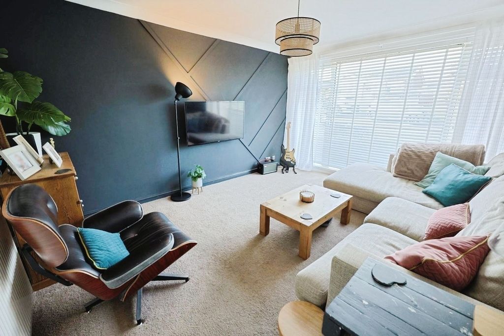 Property photo 2 of 17 Pbox-Img.Jpg