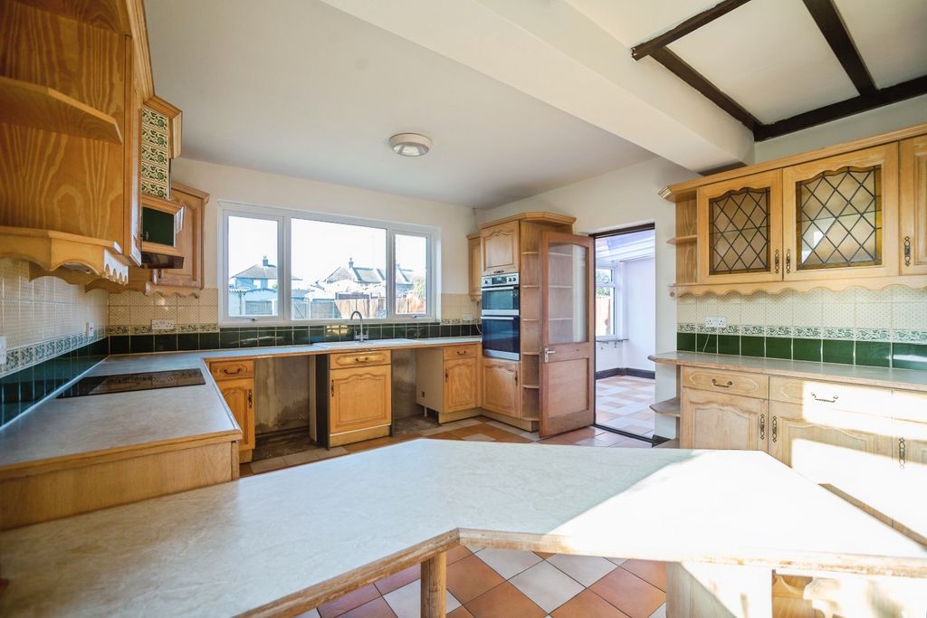 Property photo 3 of 18 Kitchen