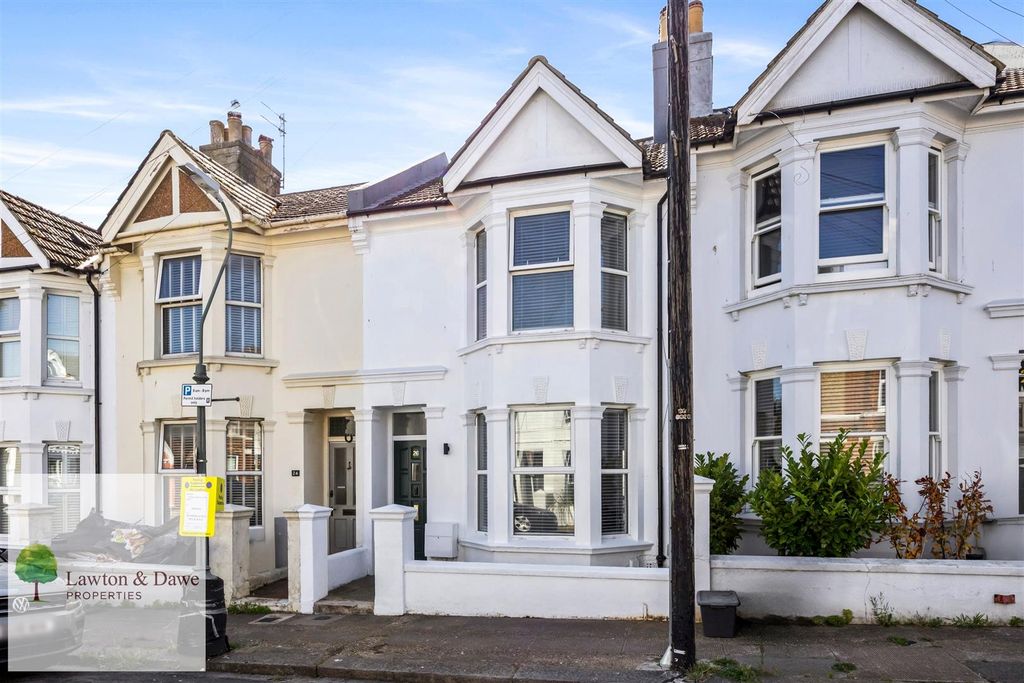 Property photo 1 of 21 Ruskin Road, 26-021.Jpg