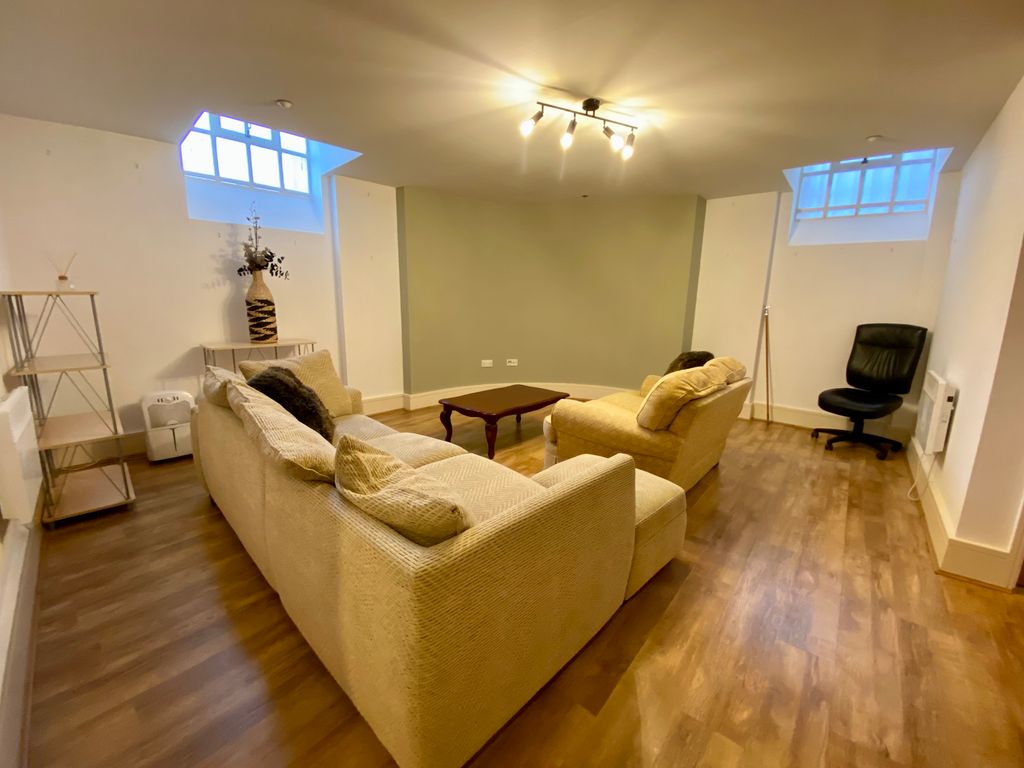 Property photo 3 of 6