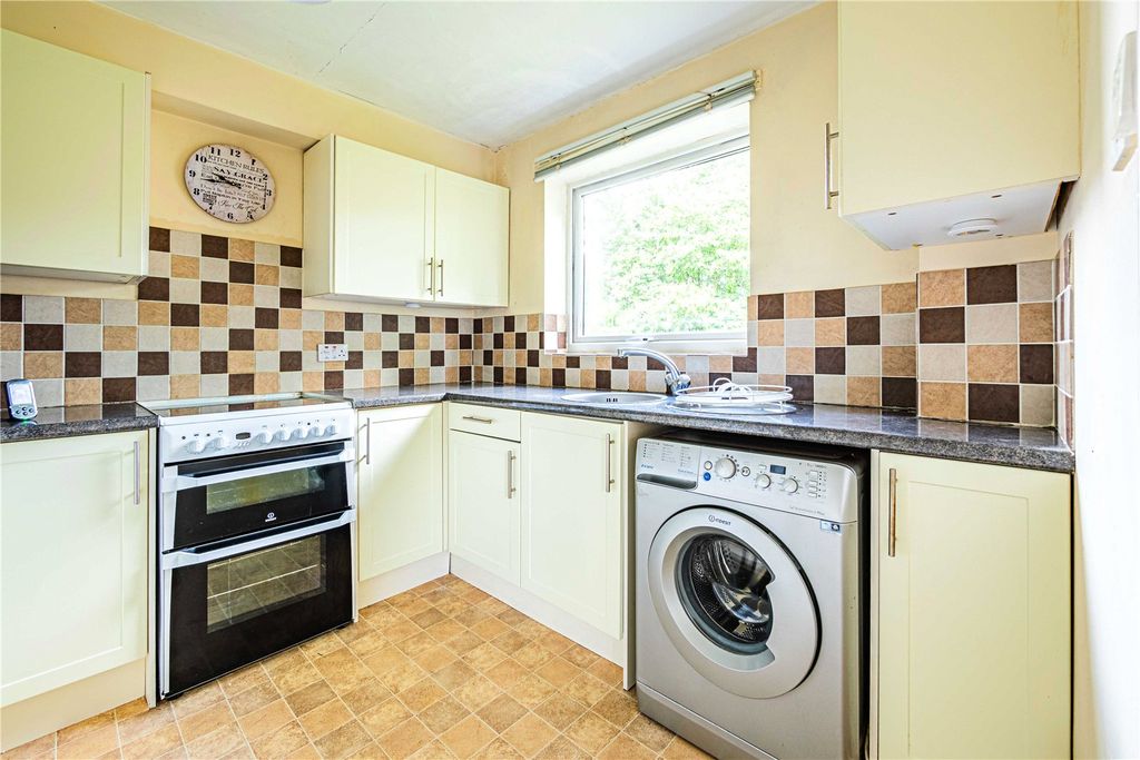 Property photo 2 of 9 Picture No. 10