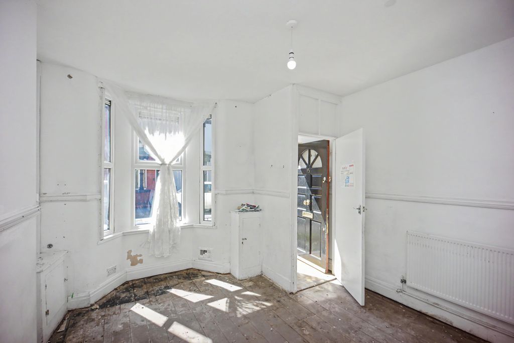 Property photo 3 of 21 15 Banner Street, Wavertree, Liverpool, L15 0Hg