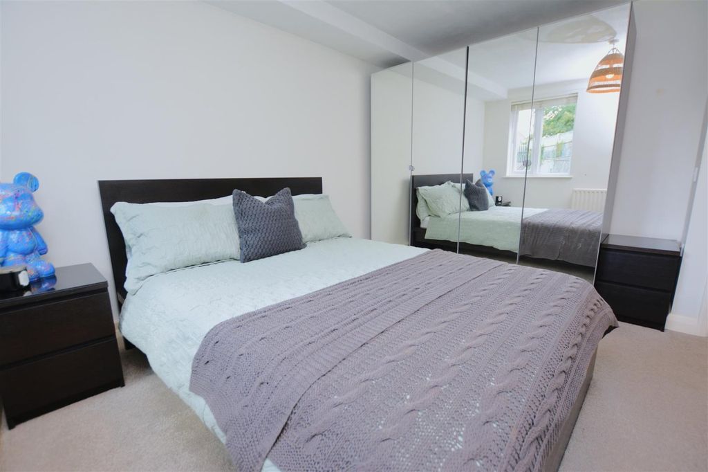 Property photo 2 of 9 Picture No. 10