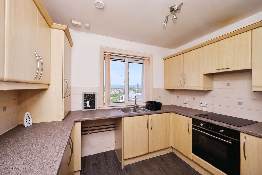 Property photo 3 of 16 Kitchen