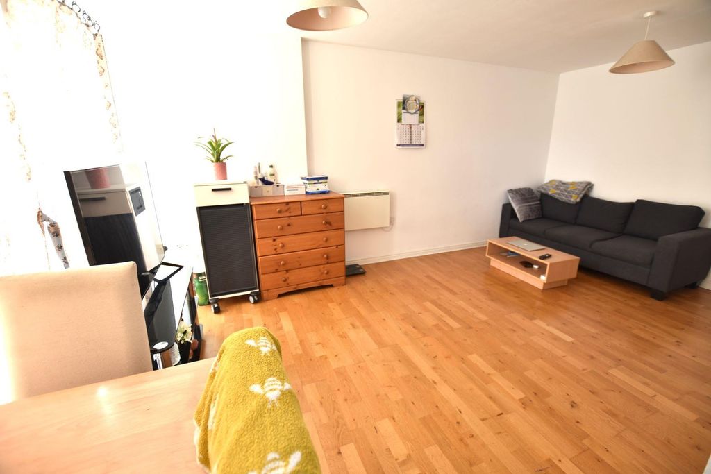 Property photo 3 of 6
