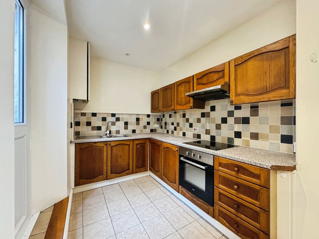 Property photo 2 of 17 Kitchen