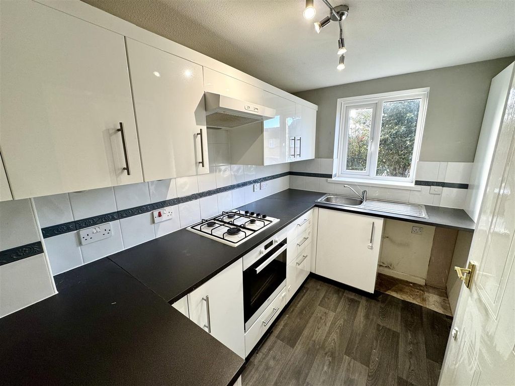 Property photo 2 of 14 Kitchen