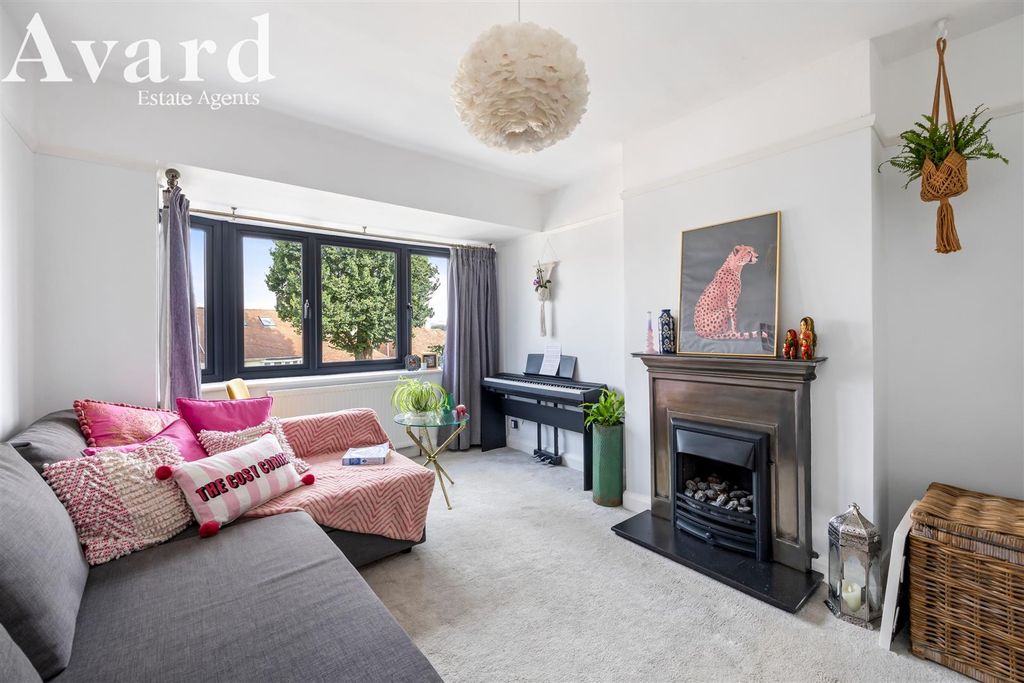 Property photo 3 of 24 Greenfield Crescent, 46-008.Jpg