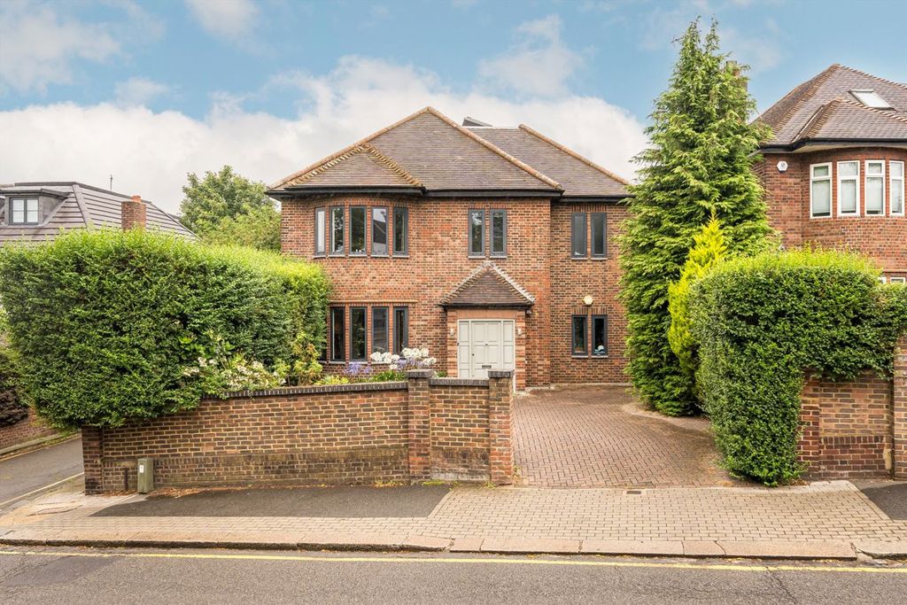 Property photo 1 of 8