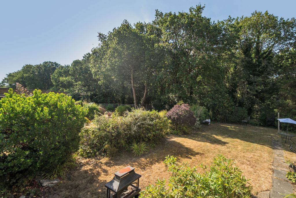 Property photo 3 of 16 Garden