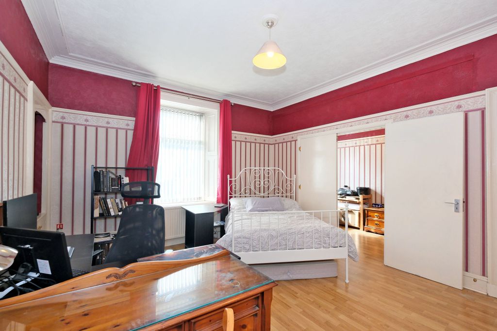Property photo 3 of 35