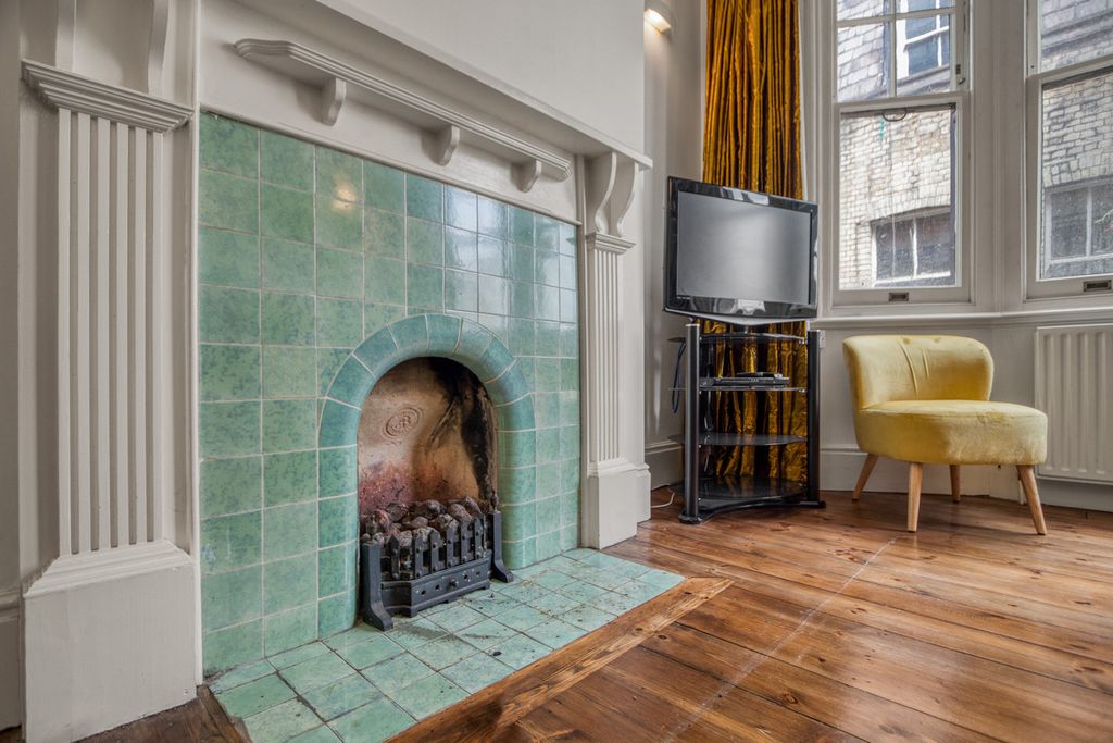 Property photo 2 of 12