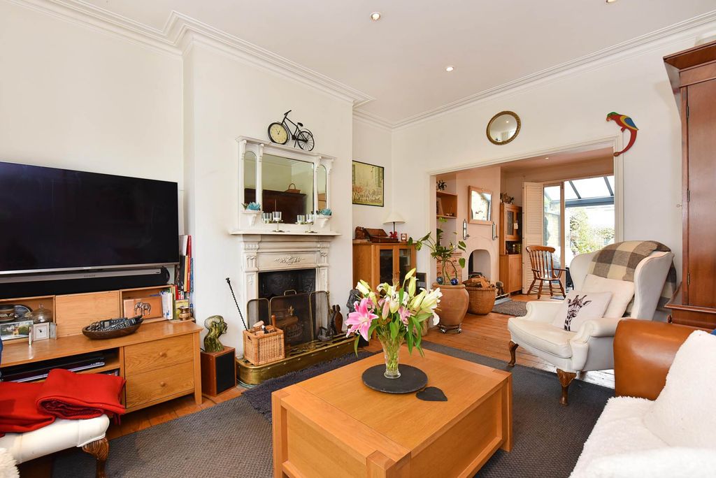 Property photo 2 of 20