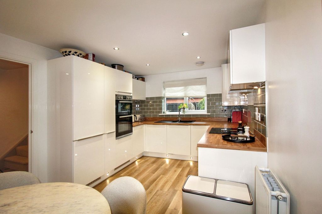 Property photo 2 of 19 Kitchen Diner