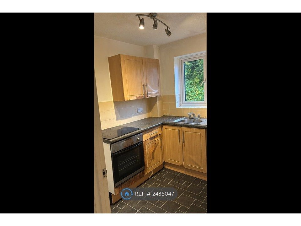 Property photo 3 of 9 Kitchen