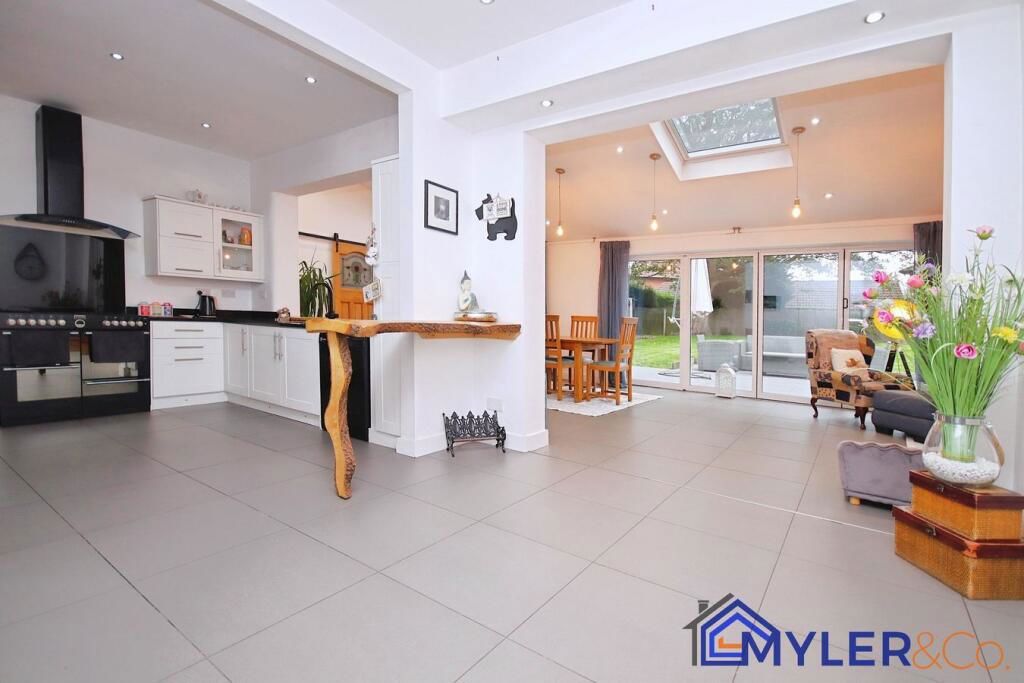 Property photo 2 of 30