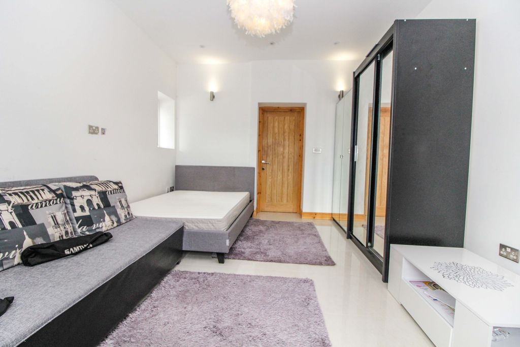 Property photo 3 of 8 Img_4621.Jpg