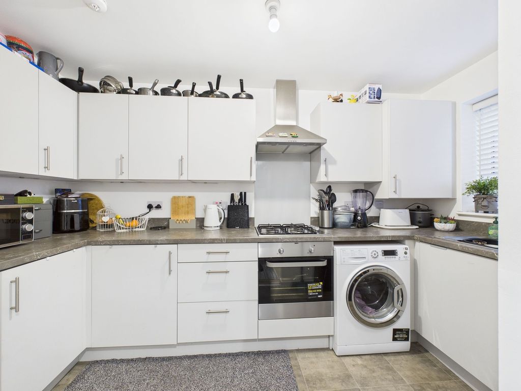 Property photo 3 of 9 Kitchen