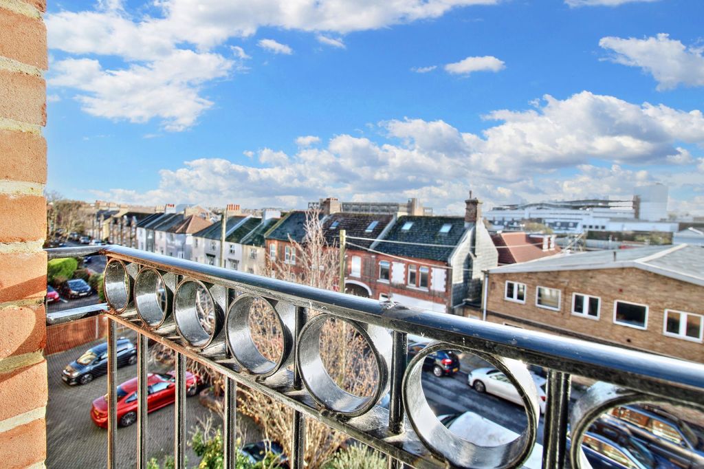 Property photo 3 of 9