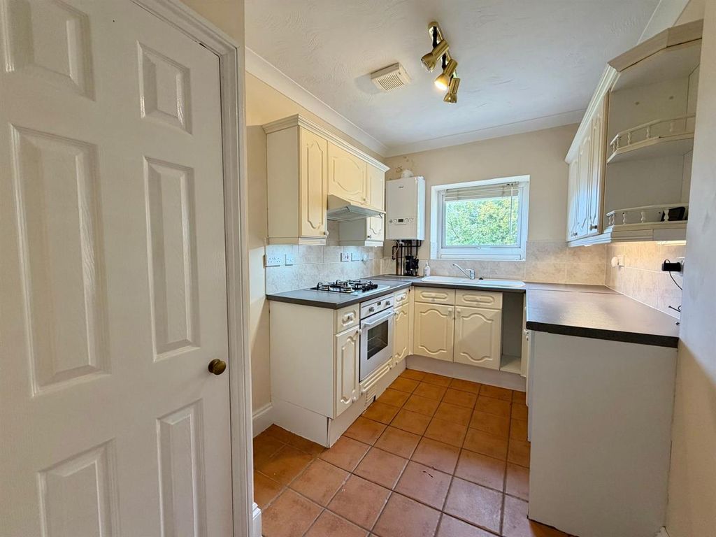 Property photo 3 of 18 Kitchen