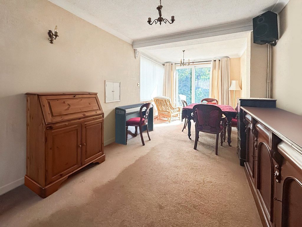 Property photo 3 of 10 Iving Room