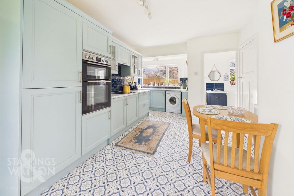 Property photo 3 of 21