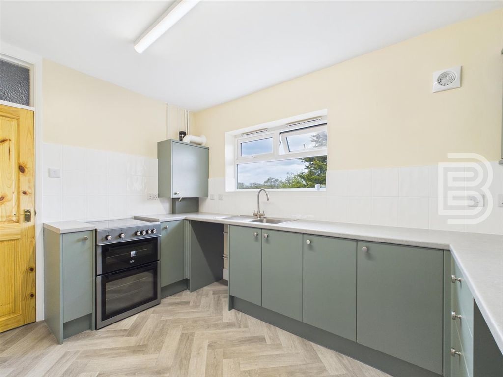 Property photo 3 of 16 Cam01515G0-Pr0210-Still011.Jpg