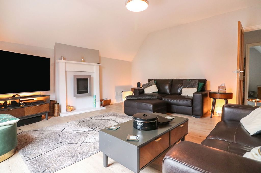 Property photo 3 of 26