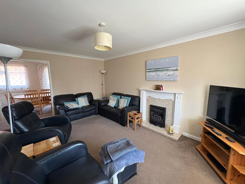 Property photo 2 of 12 Picture No. 11