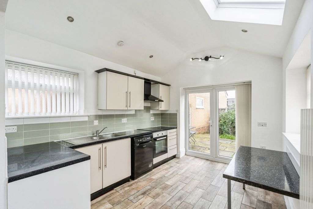 Property photo 2 of 16 Breakfast Kitchen