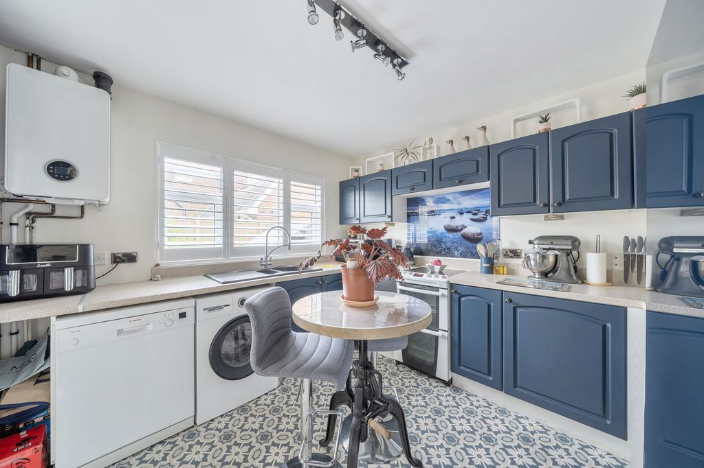 Property photo 3 of 21 Kitchen