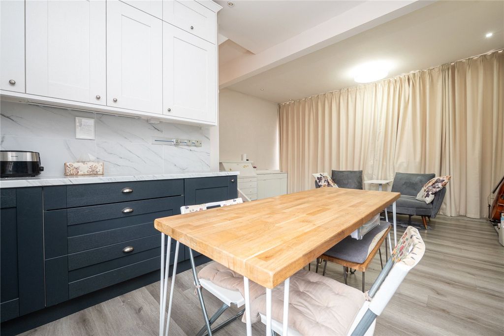 Property photo 3 of 11 Picture No. 10