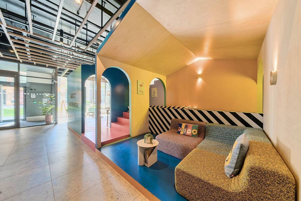 Property photo 2 of 40