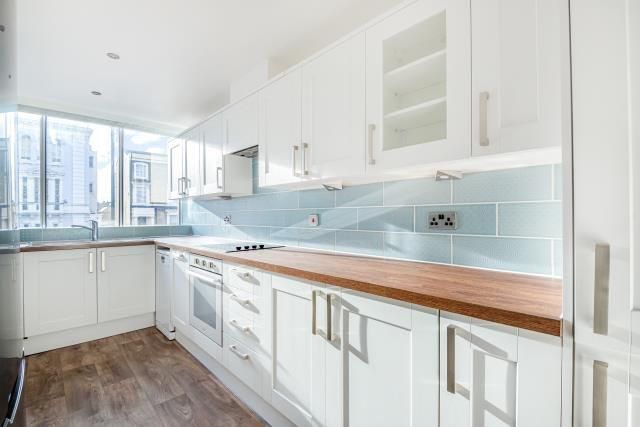 Property photo 2 of 10 Kitchen