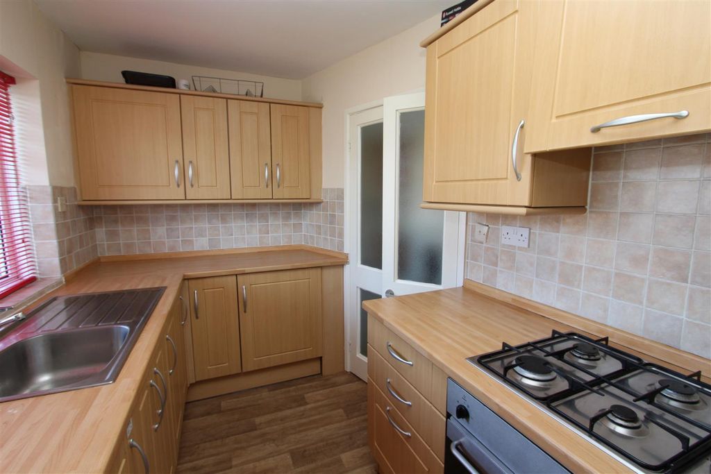 Property photo 2 of 6 Kitchen