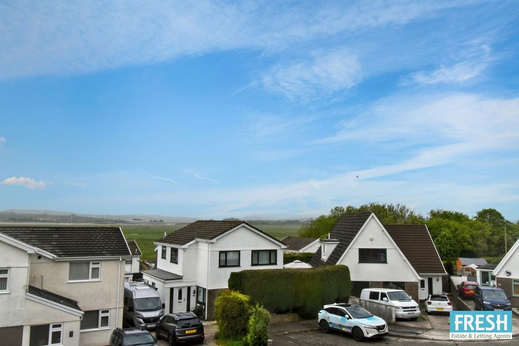 Property photo 2 of 48