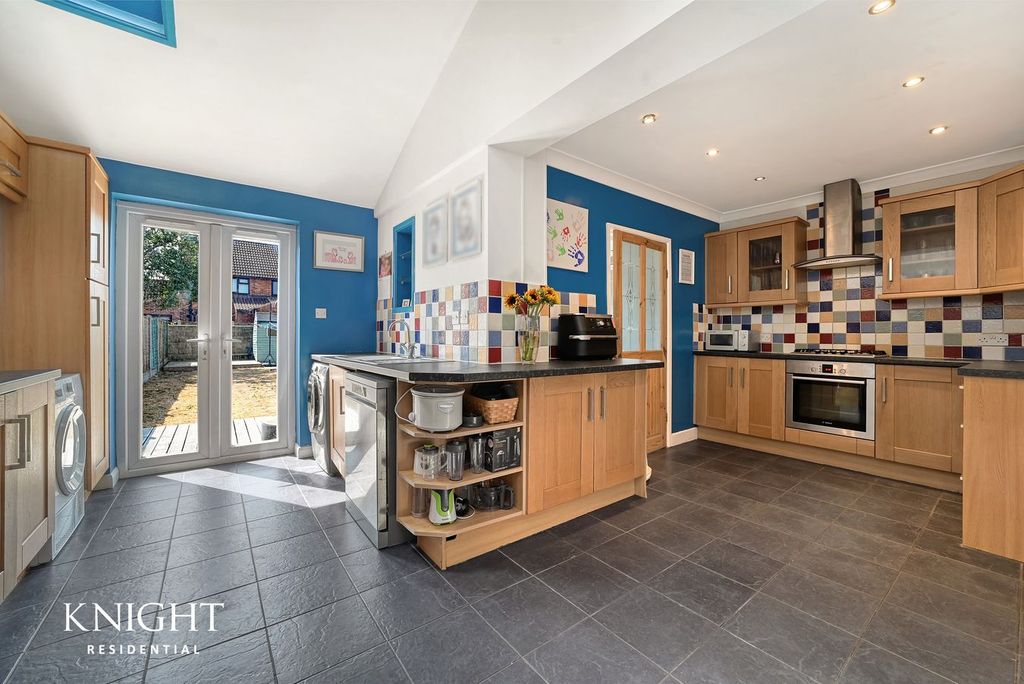 Property photo 2 of 15