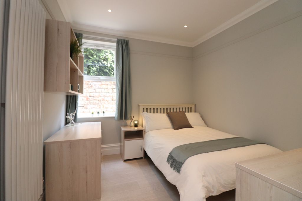 Property photo 3 of 11 Bathroom