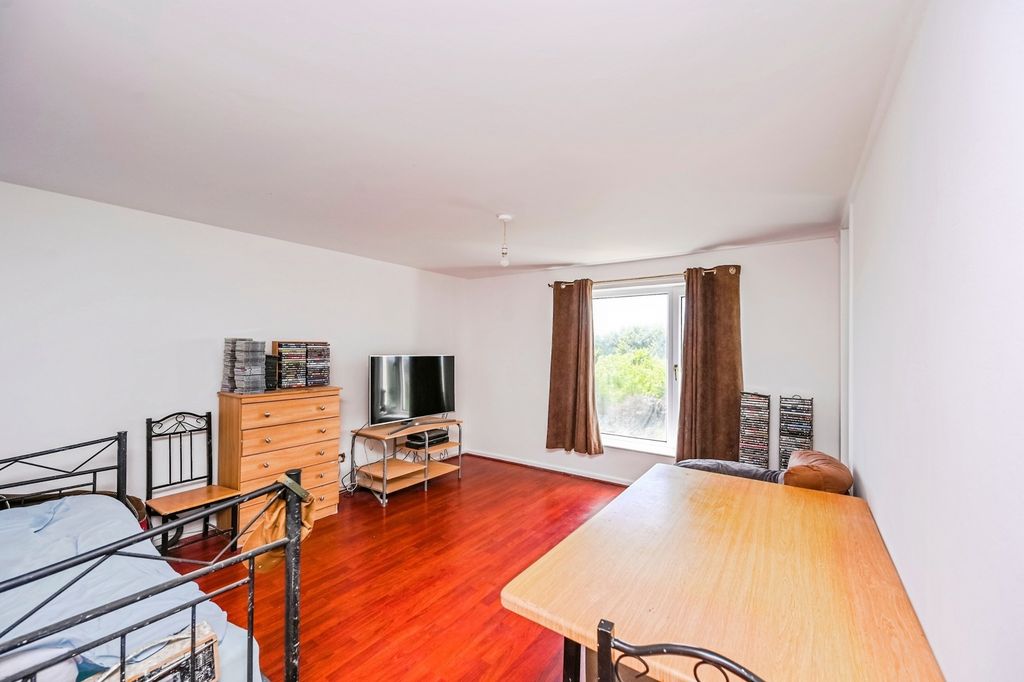 Property photo 2 of 17 Photo