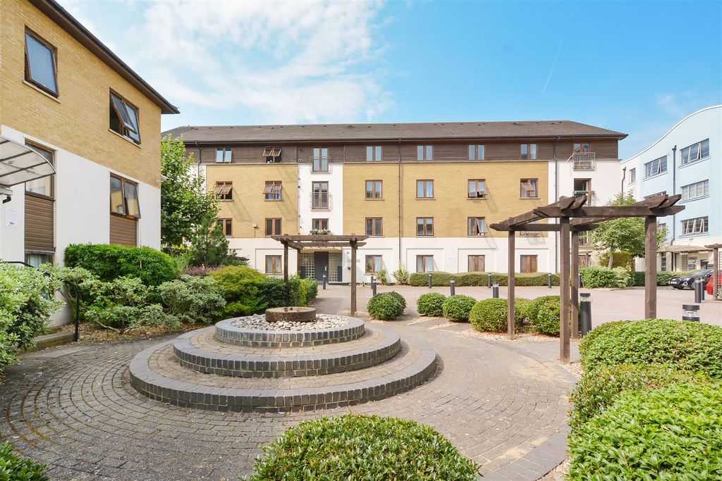 Property photo 1 of 11 Sunlight Square