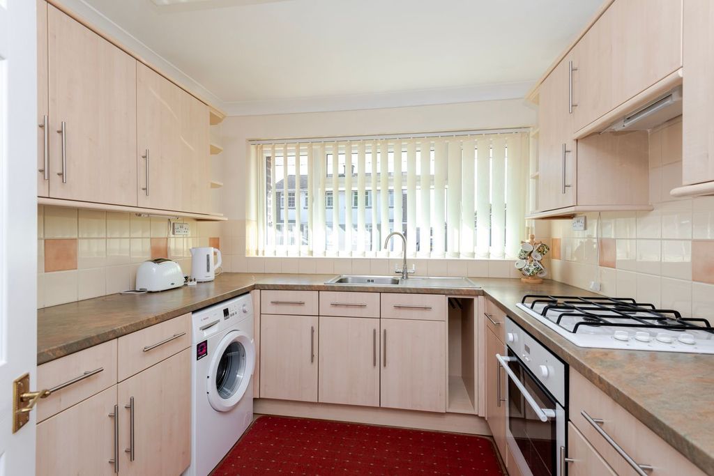 Property photo 2 of 11