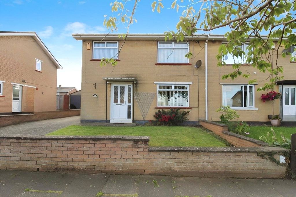 Property photo 3 of 10 External